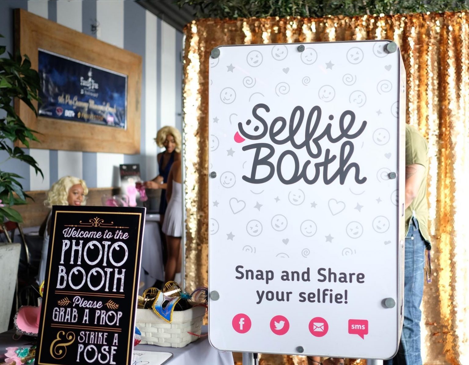 Entertainment For Your Events With Photo Booth Rentals